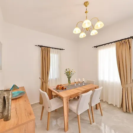 Asfina, Wunderschone Mit 4 Schlafzimmern, Privatem, Solar Beheiztem Pool Und Herrlichem Meerblick Villa