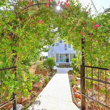 Villa Asfina, Wunderschone Mit 4 Schlafzimmern, Privatem, Solar Beheiztem Pool Und Herrlichem Meerblick Kalkan