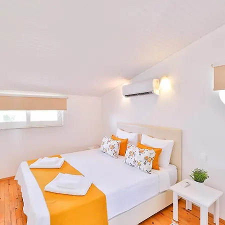 Asfina, Wunderschone Mit 4 Schlafzimmern, Privatem, Solar Beheiztem Pool Und Herrlichem Meerblick *