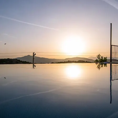 Asfina, Wunderschone Mit 4 Schlafzimmern, Privatem, Solar Beheiztem Pool Und Herrlichem Meerblick *