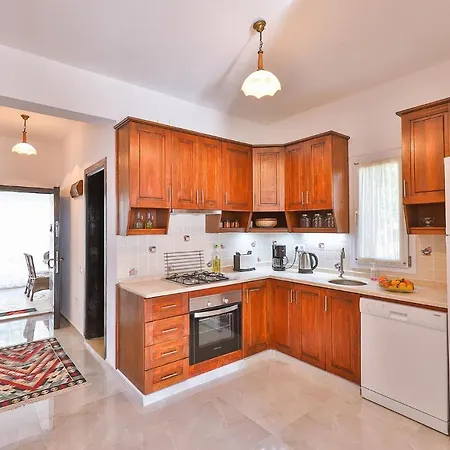 Asfina, Wunderschone Mit 4 Schlafzimmern, Privatem, Solar Beheiztem Pool Und Herrlichem Meerblick Villa *