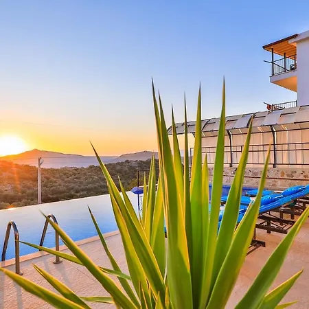Asfina, Wunderschone Mit 4 Schlafzimmern, Privatem, Solar Beheiztem Pool Und Herrlichem Meerblick